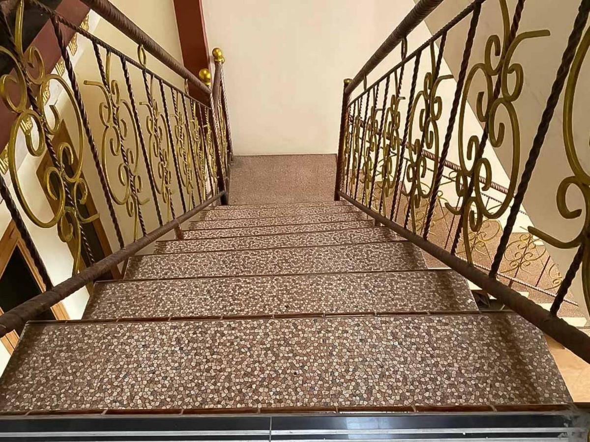 Palace Syariah Homestay Redpartner Banyuwangi  Exterior foto
